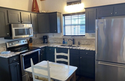 Wimberley Cabina | Hidden Gem with Private Pool and Hot Tub