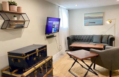 North End Apartamento | Hidden Getaway, BSMT with Back Yard