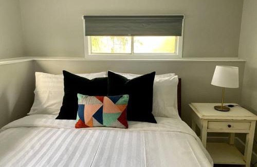 North End Apartamento | Hidden Getaway, BSMT with Back Yard