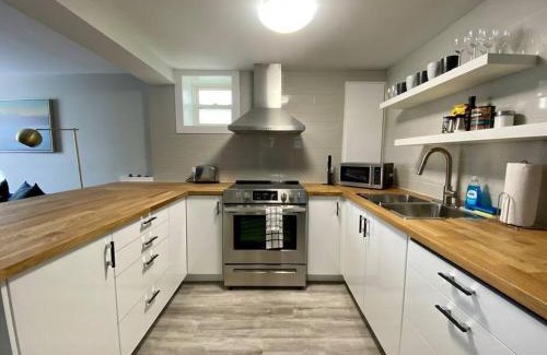 North End Apartamento | Hidden Getaway, BSMT with Back Yard