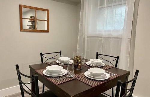 North End Apartamento | Hidden Getaway, BSMT with Back Yard