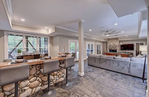 Mooresville Casa | Belleza inigualable con piscina - 7 ZONAS DE DORMIR INDEPENDIENTES