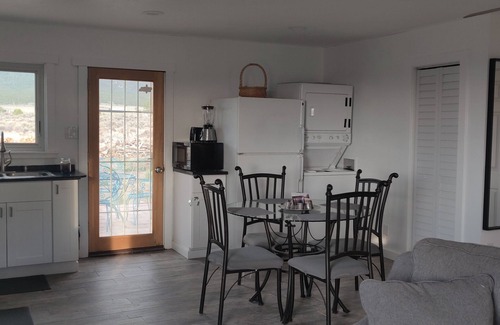 Jaroso Cabina | Hidden Haven: Open Concept Inside, Dramatic Views Outside