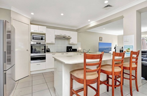 Lake Macquarie City Council Casa | Hidden Horizon Nords Wharf - 5 bed 3 bath - 1pm checkout Sundays