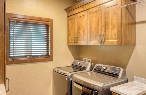 Deadwood Cabina | Hidden Meadows Lodge-3mi To Trailheads, Sleeps 24, Gorgeous & Private