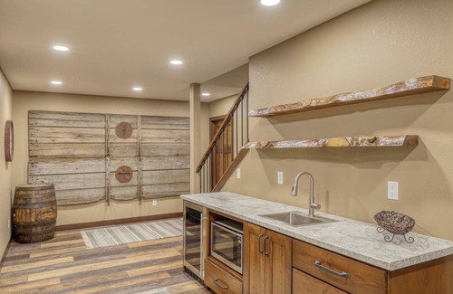 Deadwood Cabina | Hidden Meadows Lodge-3mi To Trailheads, Sleeps 24, Gorgeous & Private