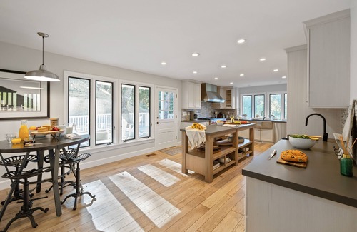 Atascadero Casa | Hidden Oaks Farmhouse by AvantStay | Hot Tub, Deck