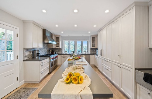 Atascadero Casa | Hidden Oaks Farmhouse by AvantStay | Hot Tub, Deck