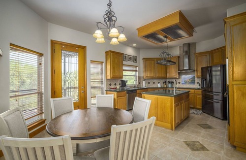 Fischer Casa | Hidden Oaks- Spacious 5 bedroom with pool, come and relax!