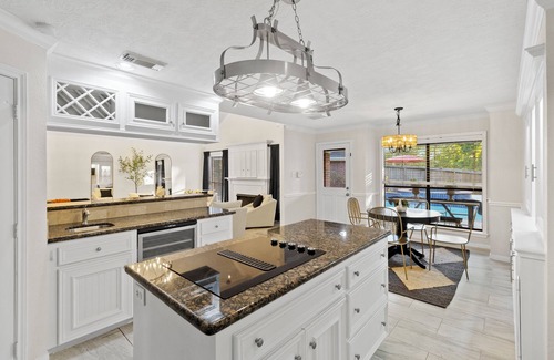 Friendswood Casa | ~ Hidden Oasis ~ Luxury Private Pool Home