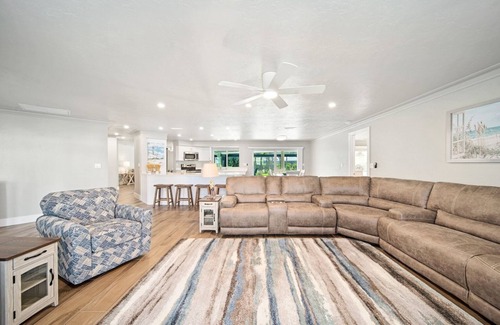 Beachview Country Club Estates Casa | Hidden Pearl: Serene Island Retreat, Pool & Pets OK