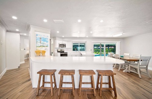 Beachview Country Club Estates Casa | Hidden Pearl: Serene Island Retreat, Pool & Pets OK