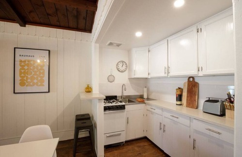 Bel Air Casa | Hidden Sanctuary in Melrose: Heated Pool!