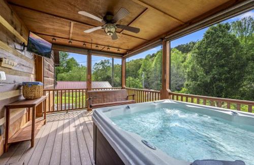 Walland Casa | Hidden Star Hideaway-Blackberry Farm-Smoky Mtn Nat Park-Hot Tub- Fire Pit- Fenced Yard- Pet Friendly