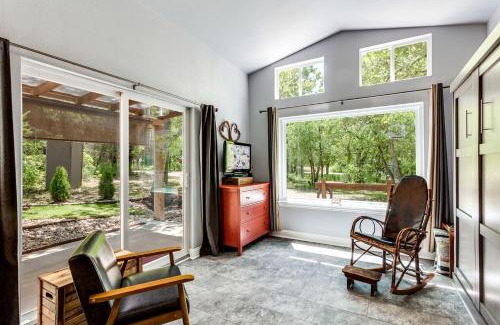 Weatherford Casa | Hidden Treasure Harvest House Forest Getaway 30 Min. West of Fort Worth