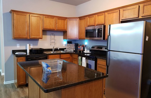 Shelby Township Casa | Hidden Tri-level Jewel Townhouse 3 min from Patridge Creek Mall