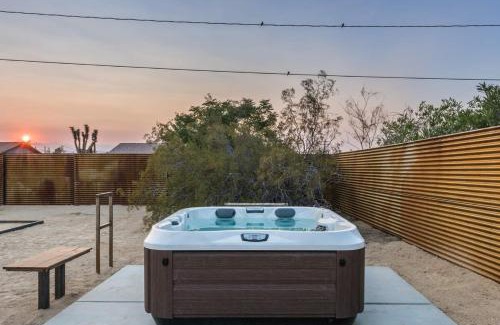 Joshua Tree Casa | Hidden Valley Cottage - Modern Home in JT Hot Tub