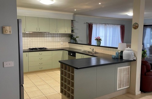 Wallan Casa | Hidden Valley Victoria -tuscany Vibe - Entire House - Near Golf Course & Trails