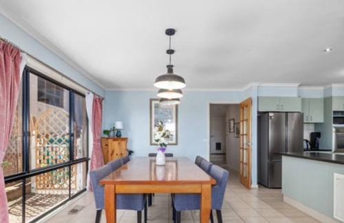 Wallan Casa | Hidden Valley Victoria -tuscany Vibe - Entire House - Near Golf Course & Trails