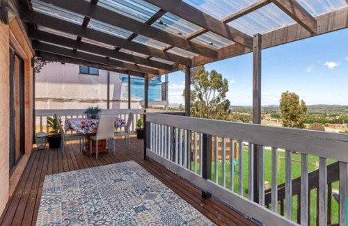 Wallan Casa | Hidden Valley Victoria -tuscany Vibe - Entire House - Near Golf Course & Trails