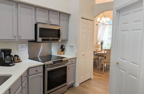 Orange Tree Villa | Hidden Waterfront Oasis - ¡A solo 16 minutos de Disney!