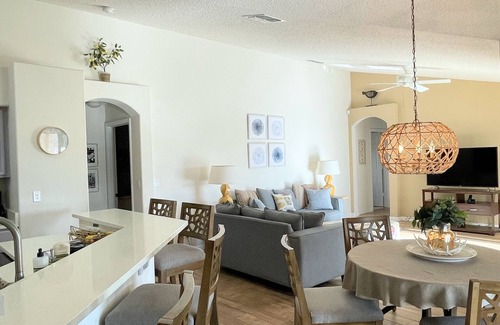 Orange Tree Villa | Hidden Waterfront Oasis - ¡A solo 16 minutos de Disney!
