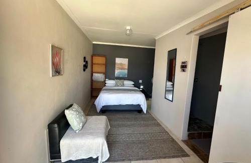 Quigney Beach Casa | Hide 2 On Rees