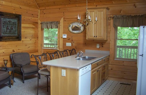 Sevierville Cabina | Hide-A-Way With a View, 2 habitaciones, 2 baños, Lakefront Cabin