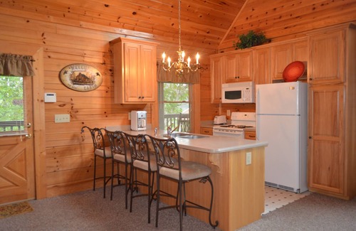 Sevierville Cabina | Hide-A-Way With a View, 2 habitaciones, 2 baños, Lakefront Cabin