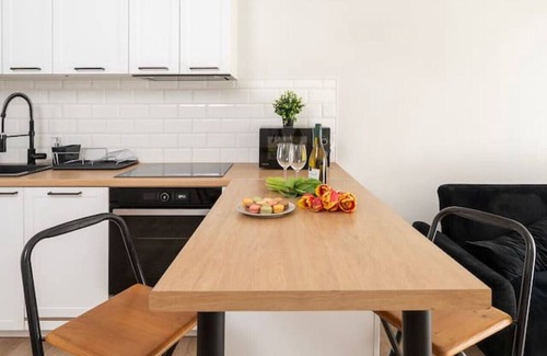 Lodz Apartamento | Hideaway Apartment - Terrace with Garden & Parking by Rentujemy