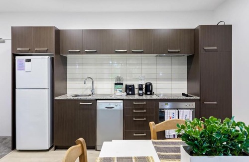 Takapuna Apartamento | Hideaway Apartment with pool and free parking