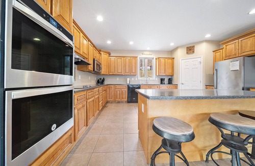 Jacksboro Casa | Hideaway Cove Huge Lakefront Home, Private Dock