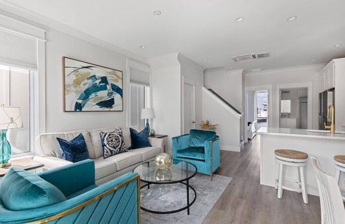 River District Apartamento | Hideaway at The Cove - Luxury Floating Villa in Downtown Wilmington