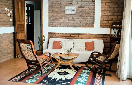 El Transito Cama Y Desayuno | Hideout Surf House