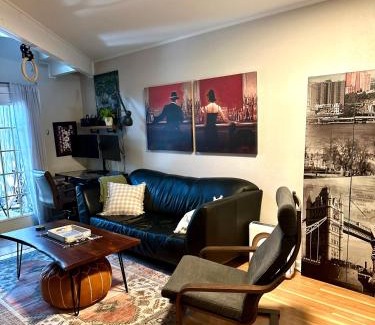 Turtle Creek Apartamento | HiFi Sound & Comfort - Uptown Dallas/2-story loft