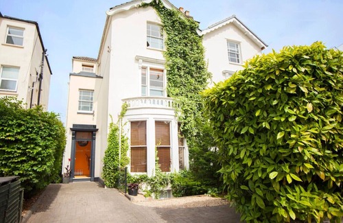 Cotham Apartamento | higgihaus 7 Bed Sleeps up to 18 Big Groups