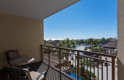 Windy Hill Condominio | High Above the Waves: 5th-Floor Oceanfront Bliss with King Bed and Modern Comforts
