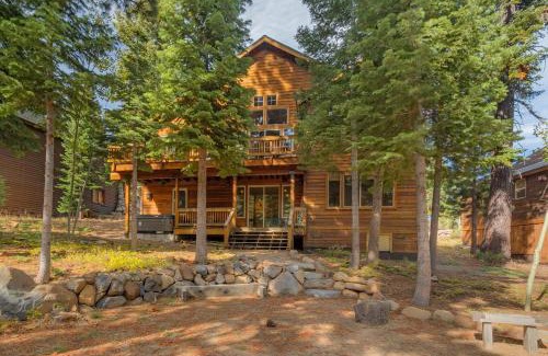 Truckee Casa | High Altitude at Tahoe Donner - Huge 4 BR with Private Hot Tub, Pool Table, Ping Pong, HOA Amenities