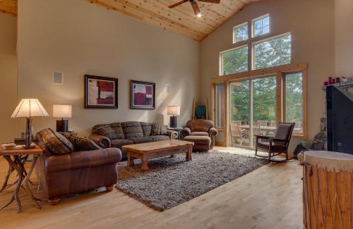 Truckee Casa | High Altitude at Tahoe Donner - Huge 4 BR with Private Hot Tub, Pool Table, Ping Pong, HOA Amenities
