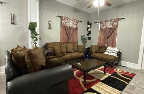 Winston - Salem Casa | High ceiling house close to downtown