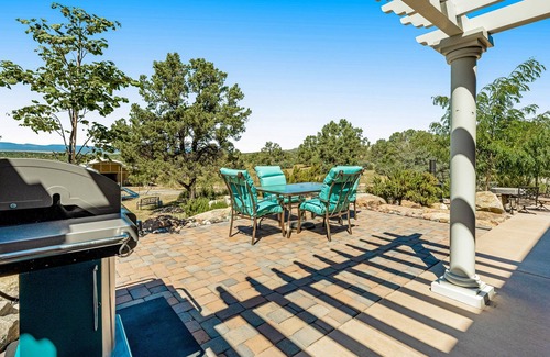 Williamson Apartamento | High Country guest home with patio, grill, & WiFi - near horse & hiking trails