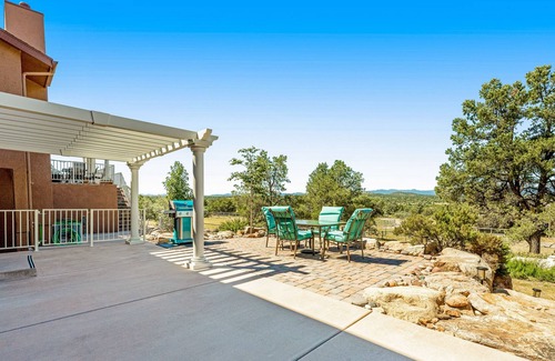 Williamson Apartamento | High Country guest home with patio, grill, & WiFi - near horse & hiking trails