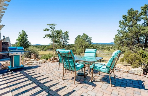Williamson Apartamento | High Country guest home with patio, grill, & WiFi - near horse & hiking trails