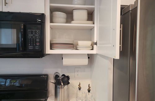 Victorville Casa | High Desert Dream 3bd/3bth, sleeps 8, fast Wi-Fi, smart TVs in all bedrooms