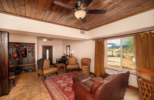 Hereford Cabina | High Desert Oasis, 360 mountain views, close proximity to Bisbee and Tombstone