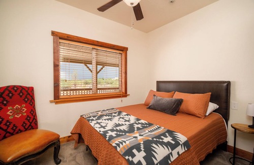 Hereford Cabina | High Desert Oasis, 360 mountain views, close proximity to Bisbee and Tombstone