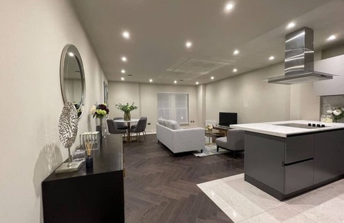 Chigwell Apartamento | High End 1 BR Apt, 2 Beds Desirable Chigwell