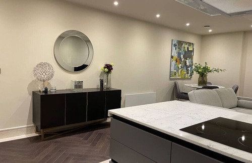 Chigwell Apartamento | High End 1 BR Apt, 2 Beds Desirable Chigwell