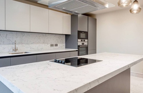 Chigwell Apartamento | High End 1 BR Apt, 2 Beds Desirable Chigwell