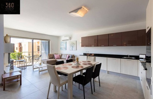 San Gwann Apartamento | High-End central APT with comfy BEDS & Super WIFI